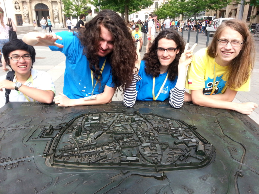 Die Teilnehmer bestaunen die historische Altstadt von Brünn.