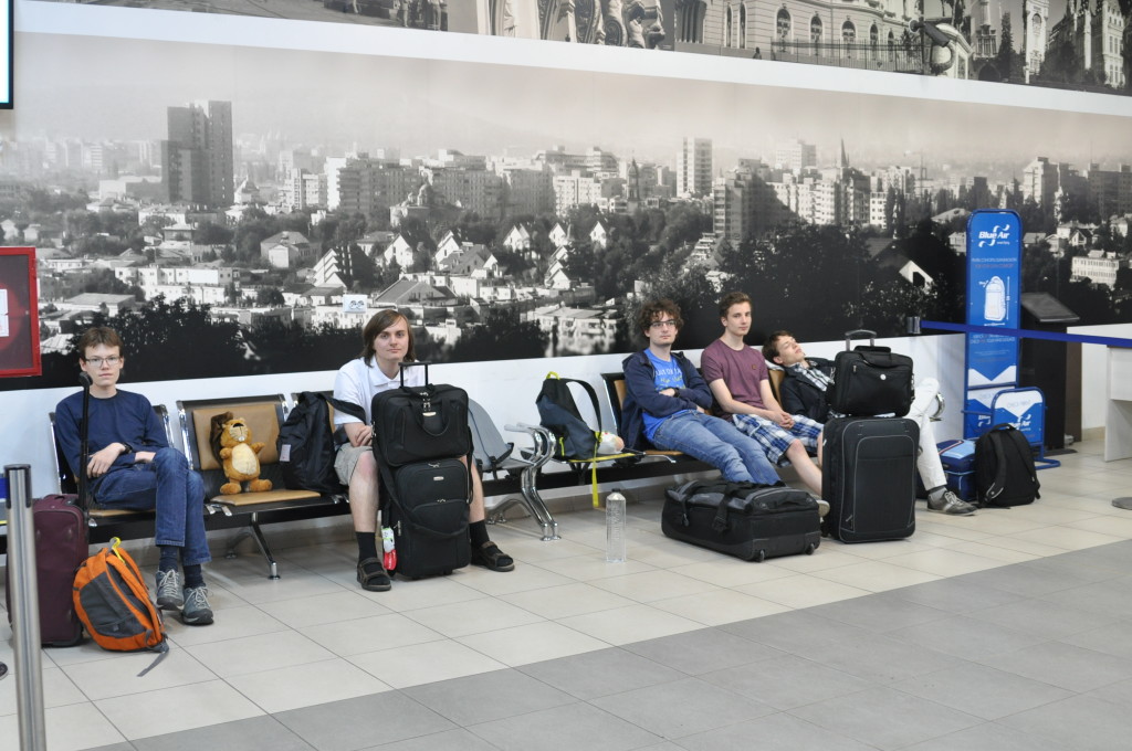 Warten auf dem Flughafen Iași.